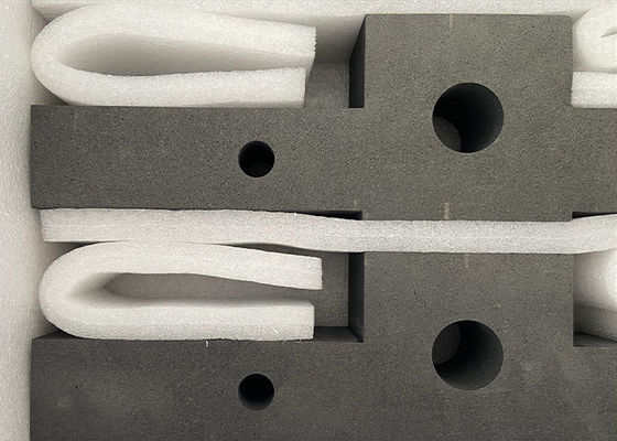 Accessoires isotropes de four de vide de graphite de résistance à hautes températures